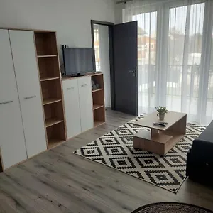https://mora-lak.szeged-hotels.com